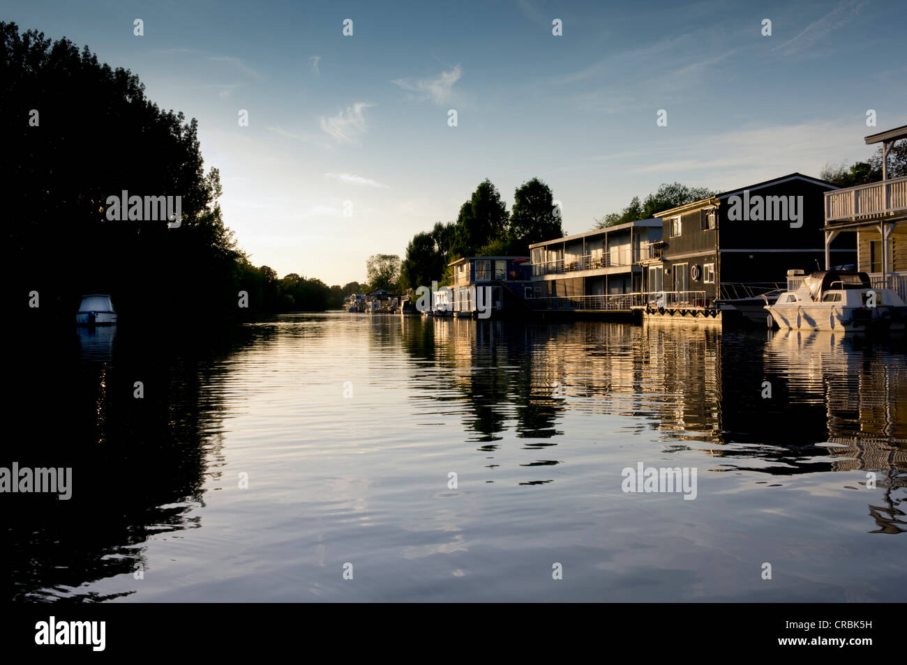 Europa, Regno Unito, Inghilterra, Surrey, houseboat, Taggs Island, Thames di Fiume Foto Stock