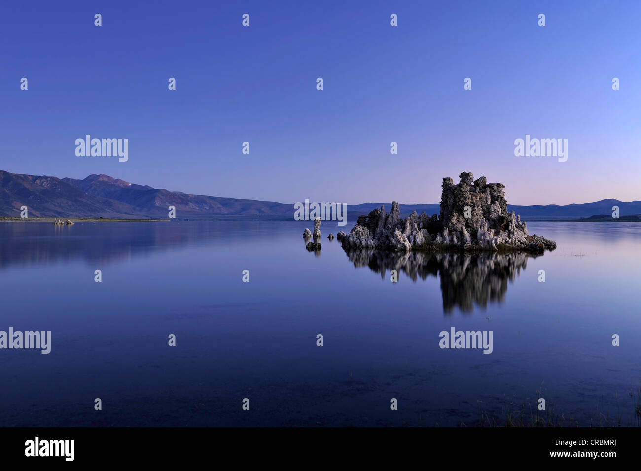 Dawn, tufo, formazioni di tufo, Sud Area di tufo, Mono lago, lago salino, Bacino di mono e regione di gamma, Sierra Nevada Foto Stock