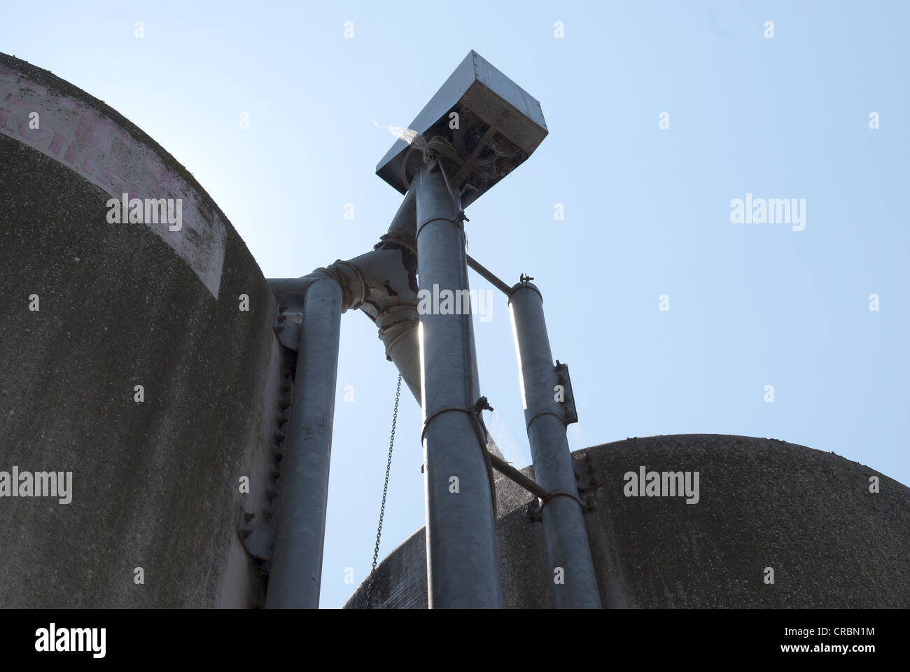 Industrie e geometrie.particolare di un serbatoio industriale Foto Stock