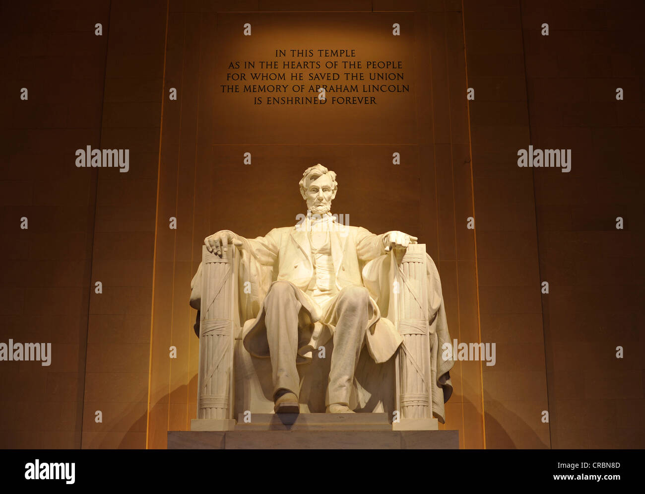 Statua di Abraham Lincoln dal Daniel Chester French, iscrizione, Lincoln Memorial, Washington DC, Distretto di Columbia, Stati Uniti d'America Foto Stock