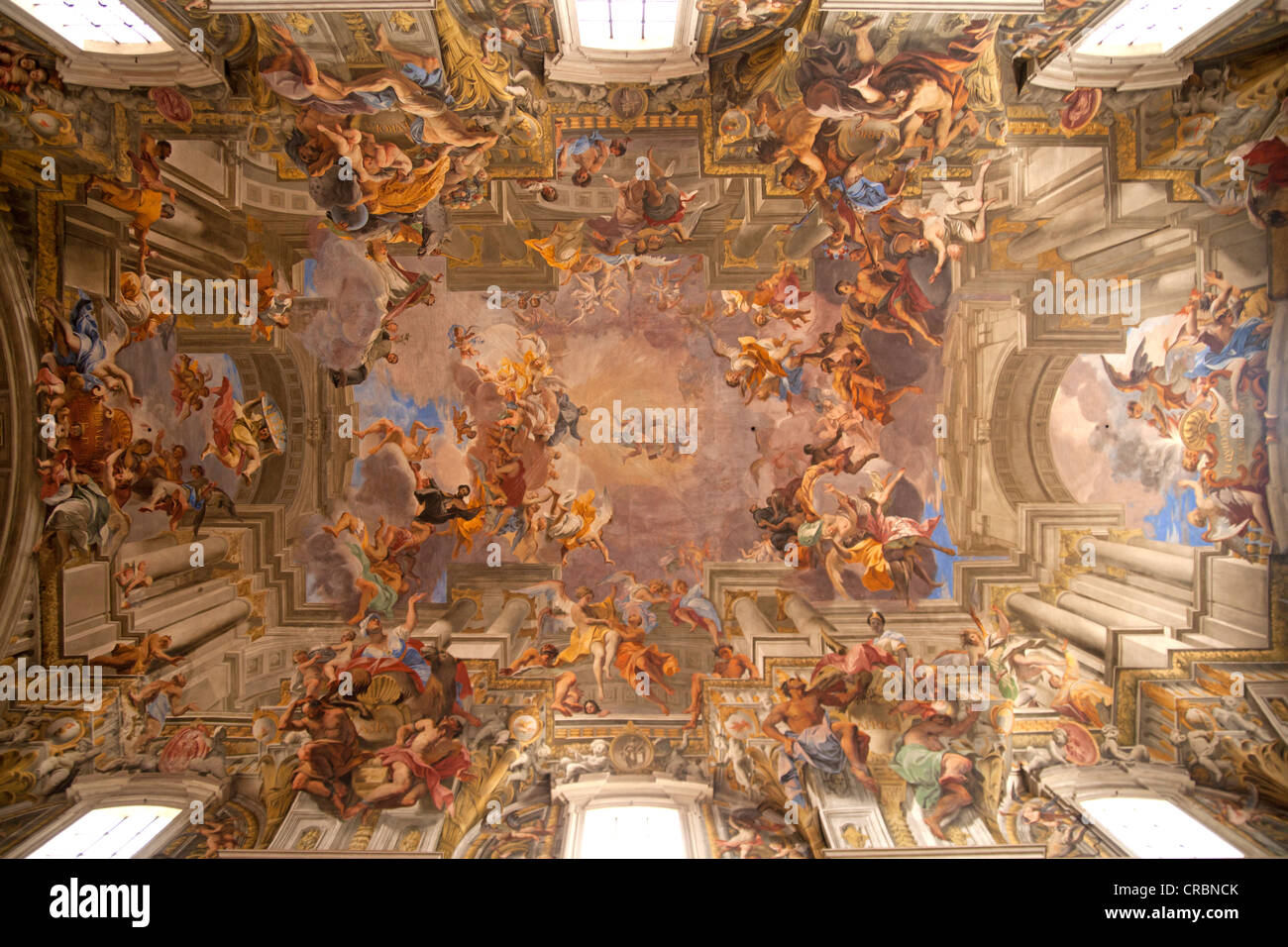 Soffitto dipinto 'L'Apoteosi di Sant Ignazio' nella navata della chiesa gesuita di Sant Ignazio di Loyola a Campo Marzio Foto Stock