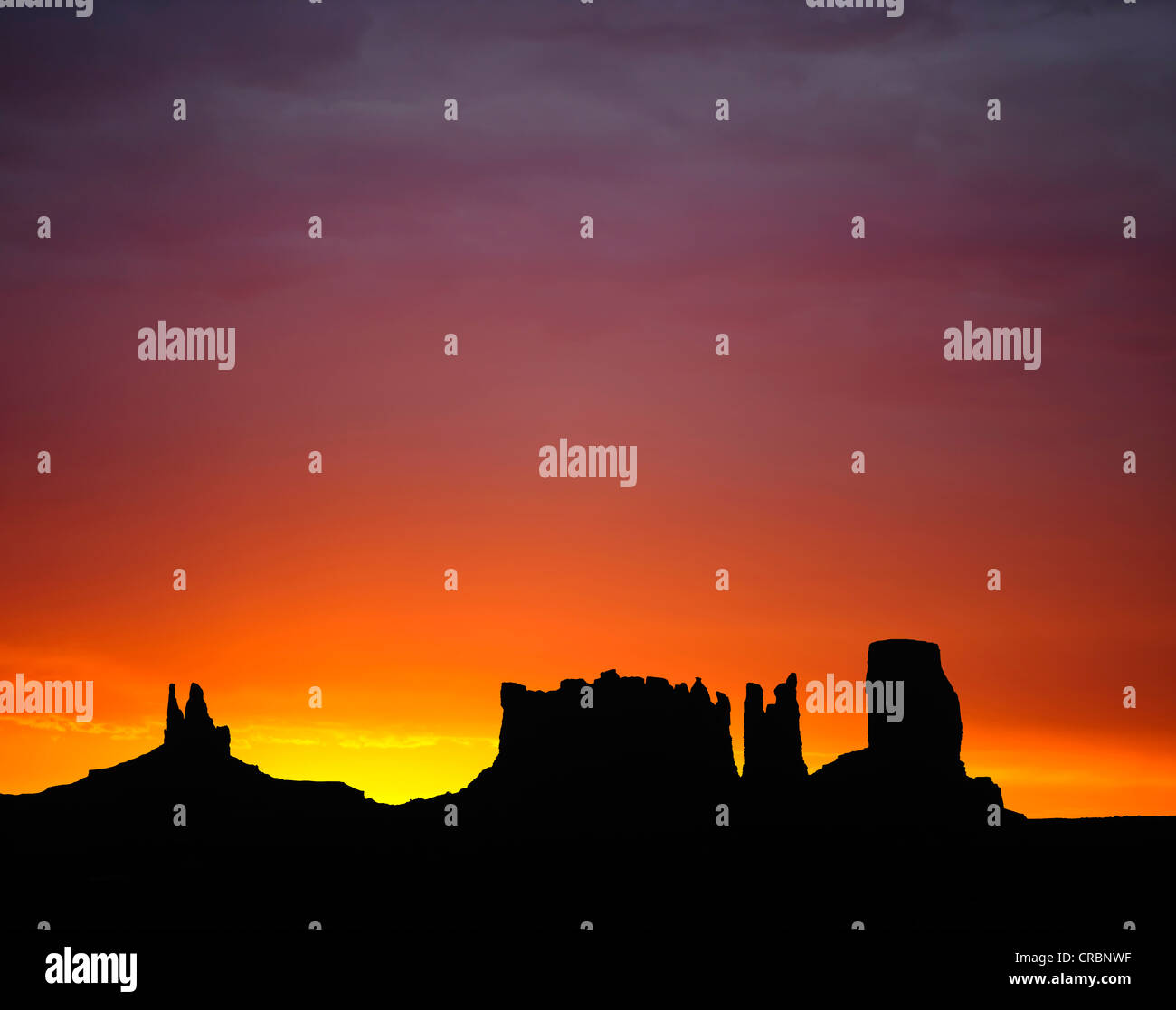 Sunrise, dawn mesas, re sul trono, Stagecoach, Orso e coniglio, Castle Butte, Monument Valley Navajo Tribal Park Foto Stock