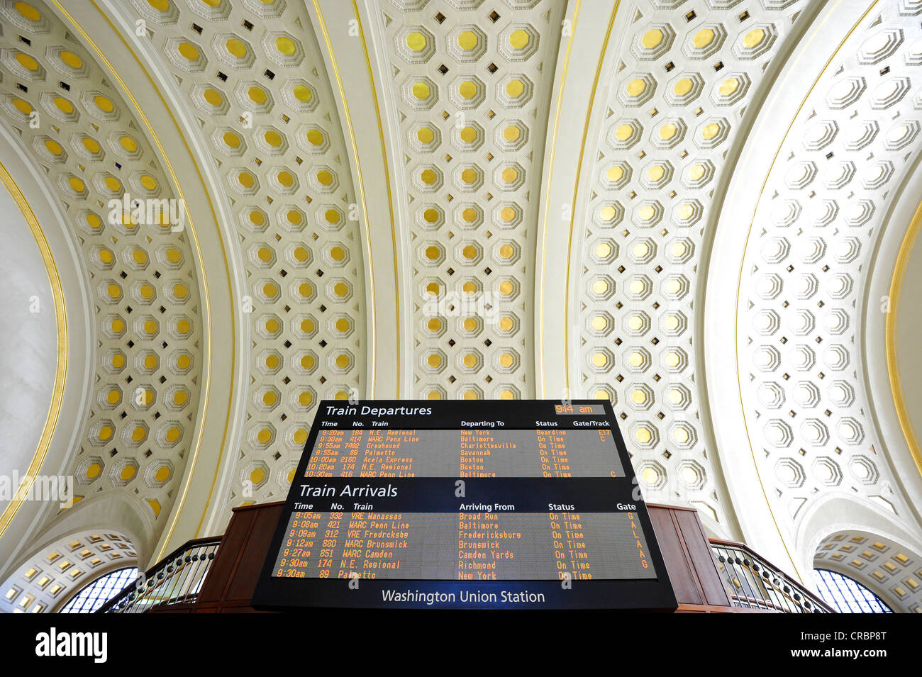 Vista interna, il pannello del display grande sala principale sala d'attesa, Union Station, Washington DC, Distretto di Columbia Foto Stock