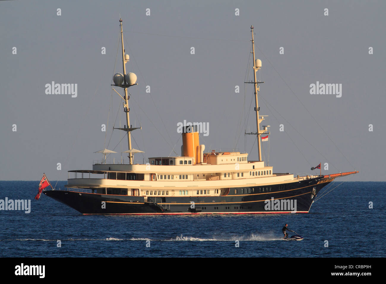 Yacht a motore, Nero, costruito da Corsair Yachts, lunghezza totale 90.10 m, costruita nel 2007, fuori del Principato di Monaco, Cote d'Azur Foto Stock
