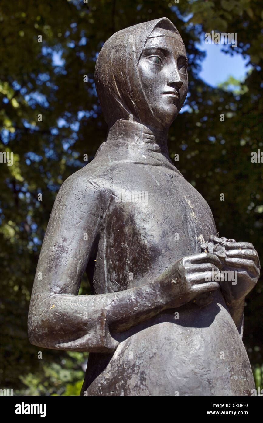 Statua di una donna da parte di Nikola Terziev in Sofia Bulgaria Foto Stock