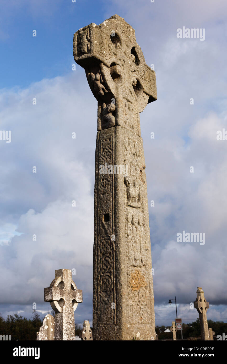 Alta croce al cimitero di Drumcliff, nella contea di Sligo, Connacht, Irlanda, Europa PublicGround Foto Stock