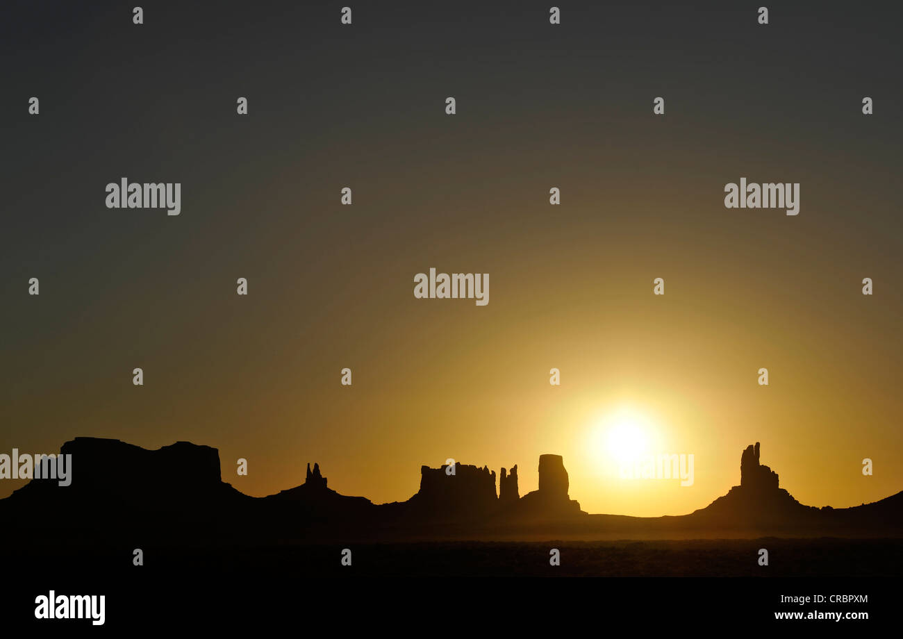 Sunrise, dawn mesas, Bringham la tomba del re sul trono, Stagecoach, Orso e coniglio, Castle Butte, Big Indian Foto Stock