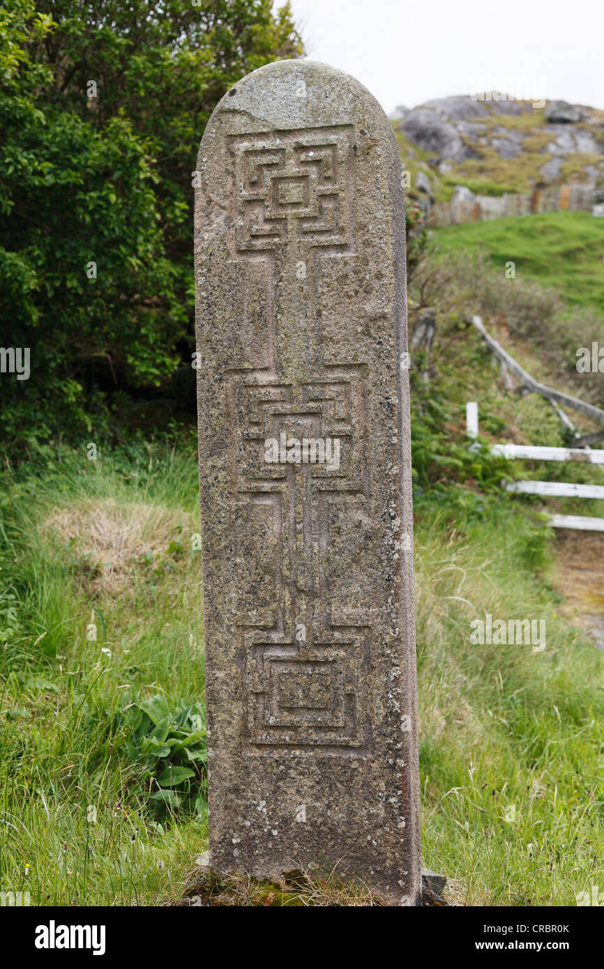 Turas lastra trasversale, in piedi a bassorilievo in pietra, Glencolumbcille, anche Glencolumbkille, County Donegal, Irlanda, Europa Foto Stock