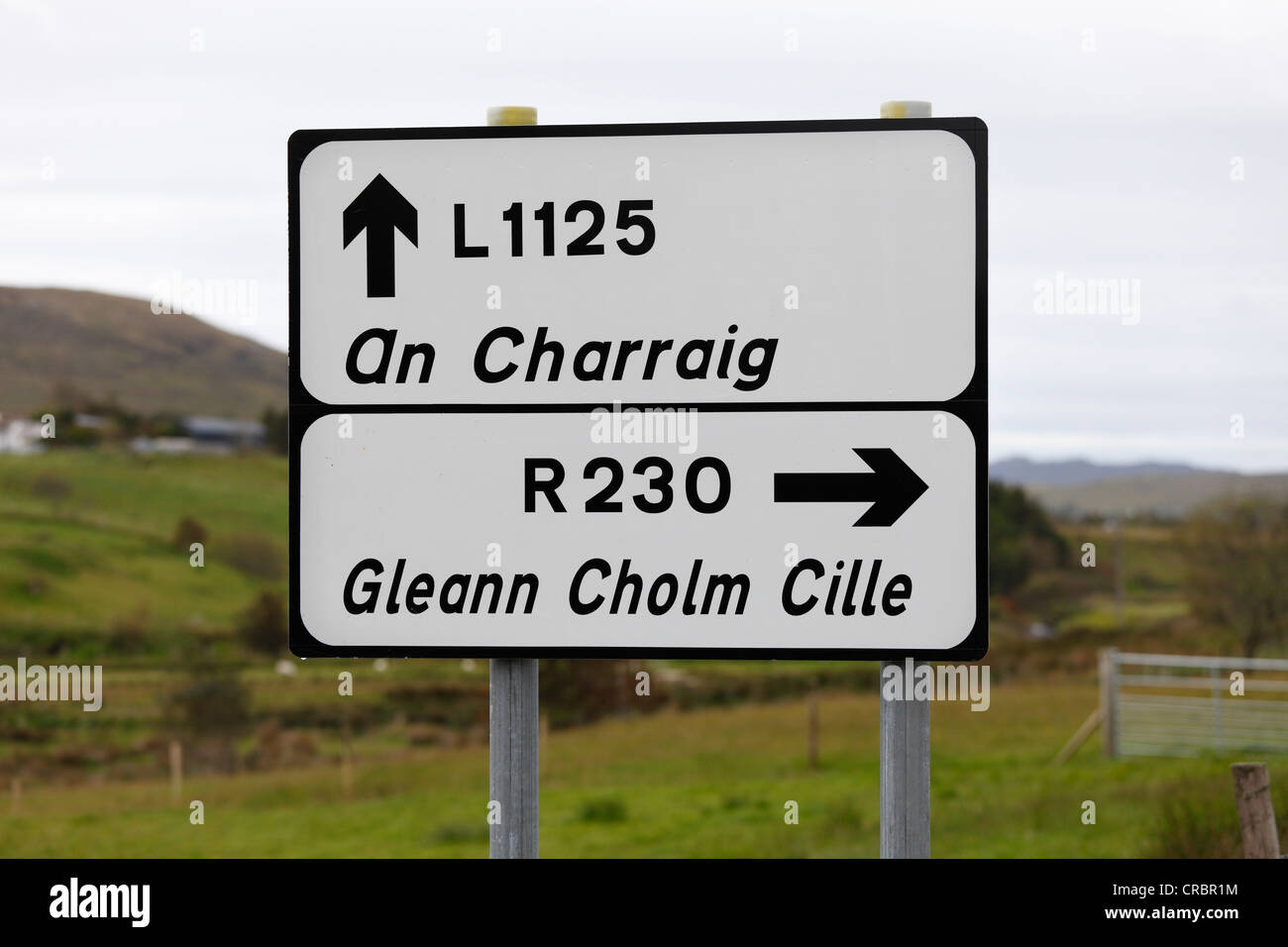 Sign in lingua irlandese, il gaelico, Carrick, County Donegal, Irlanda, Europa PublicGround Foto Stock