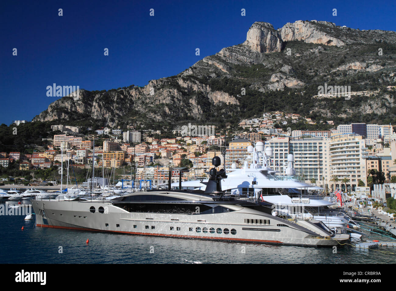 Motoryacht DB9 nel porto di Cap d'Ail vicino a Monaco, Alpes Maritimes, Regione Provenza-Alpi-Costa Azzurra, Francia Foto Stock