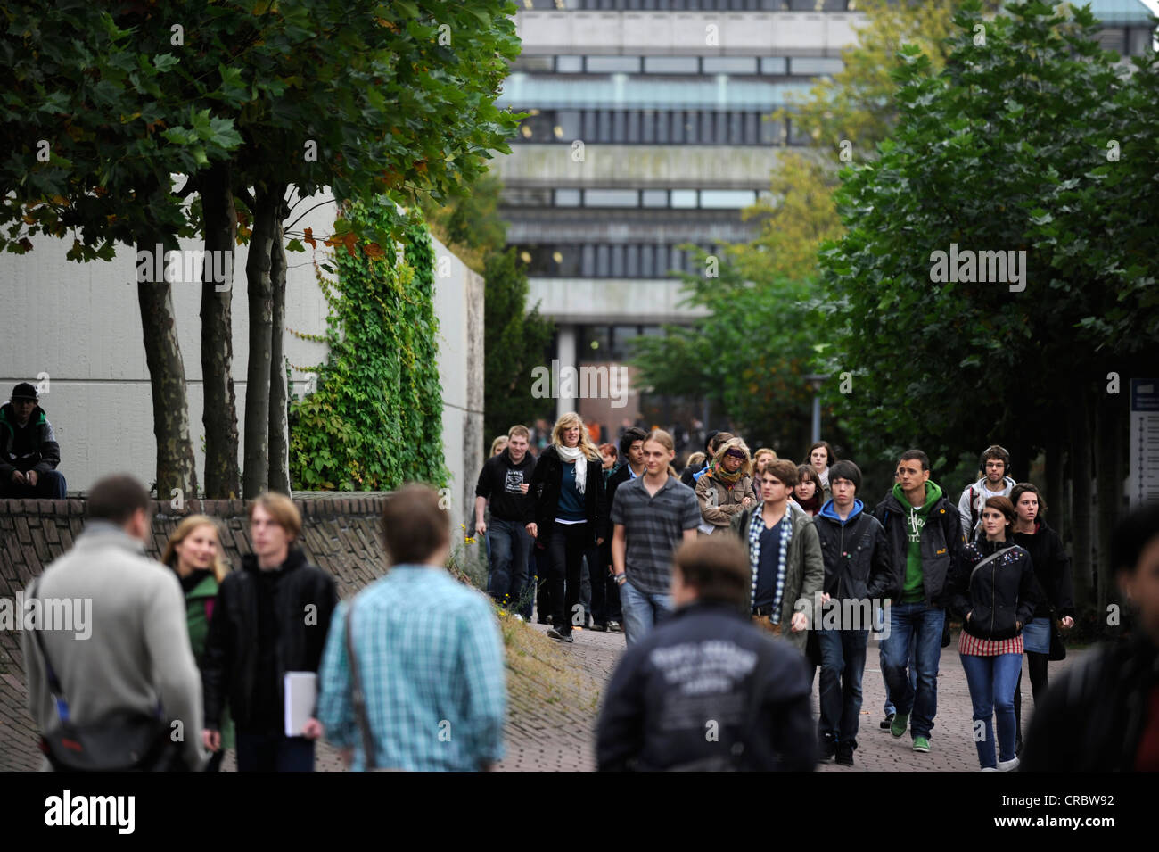 Inizio della università universitari iscritti al settimana, dando il benvenuto ai nuovi studenti di Università Heinrich-Heine Universitaet, Duesseldorf Foto Stock