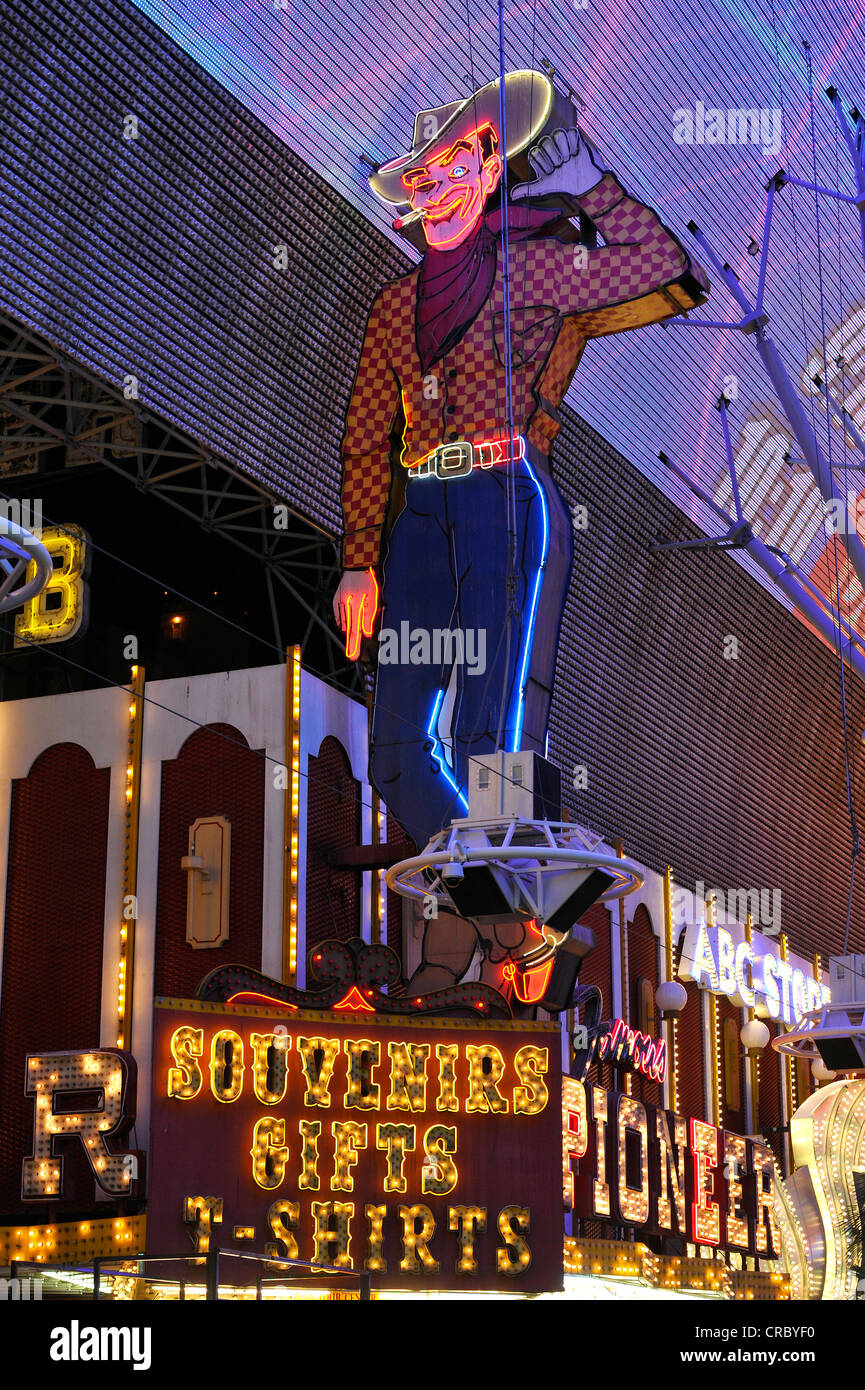 Vegas Vic, famoso cowboy figura su una scritta al neon nel vecchio Las Vegas, Pioneer Casino Hotel, Fremont Street Experience Foto Stock