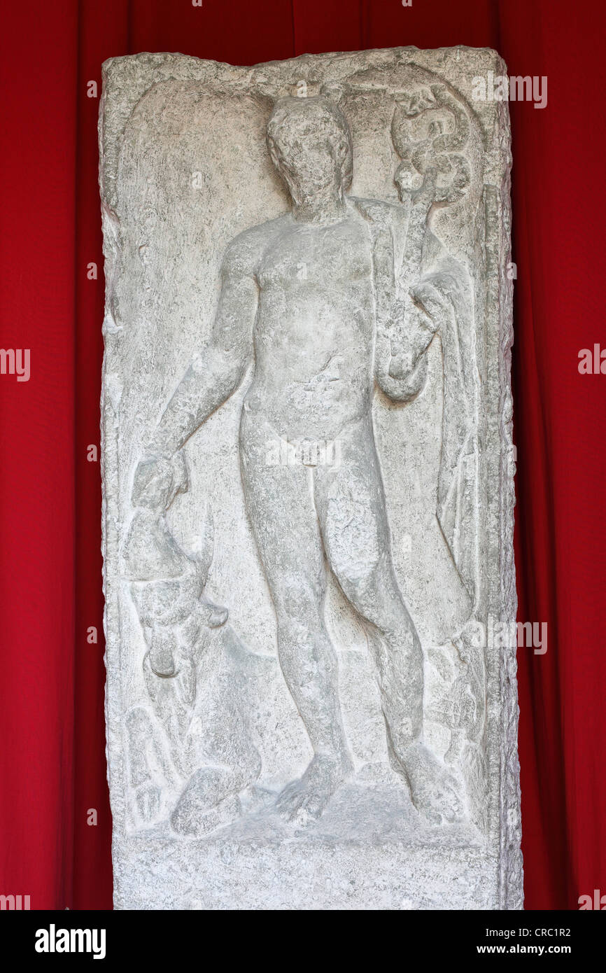 Il bassorilievo di Dio Mercurius da Augsburg, scavi romani, Cambodunum parco archeologico , Allgaeu, Svevia, Bavaria Foto Stock