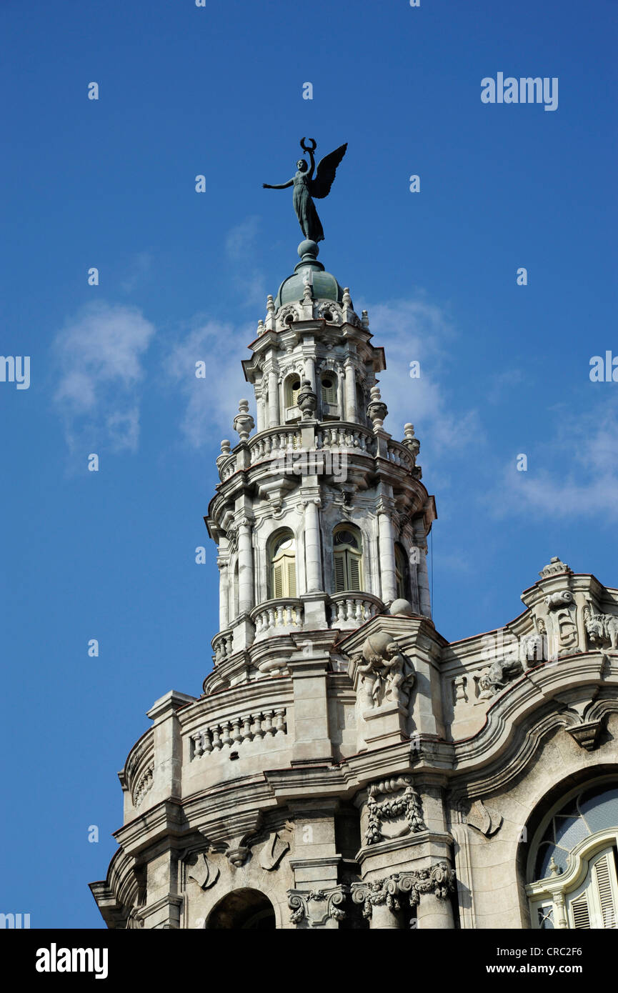 Tower con un angelo sul Centro Gallego o Gran Teatro edificio, centro città dell Avana, Centro Habana, Cuba, Greater Antilles Foto Stock