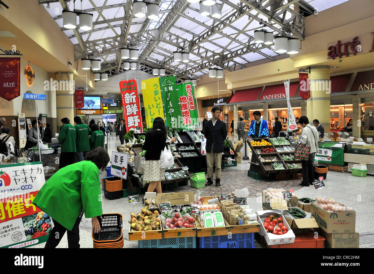 Mercato di verdure nel centro di JR stazione ferroviaria Tokyo Giappone Asia Foto Stock