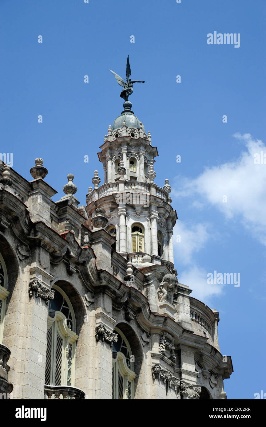 Tower con un angelo sul Centro Gallego o Gran Teatro edificio, centro città dell Avana, Centro Habana, Cuba, Greater Antilles Foto Stock
