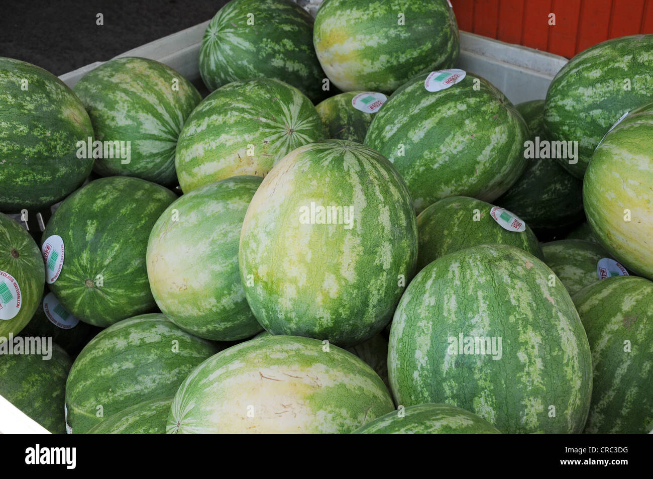 I cocomeri per la vendita in strada di frutta stand,California , Stati Uniti Foto Stock