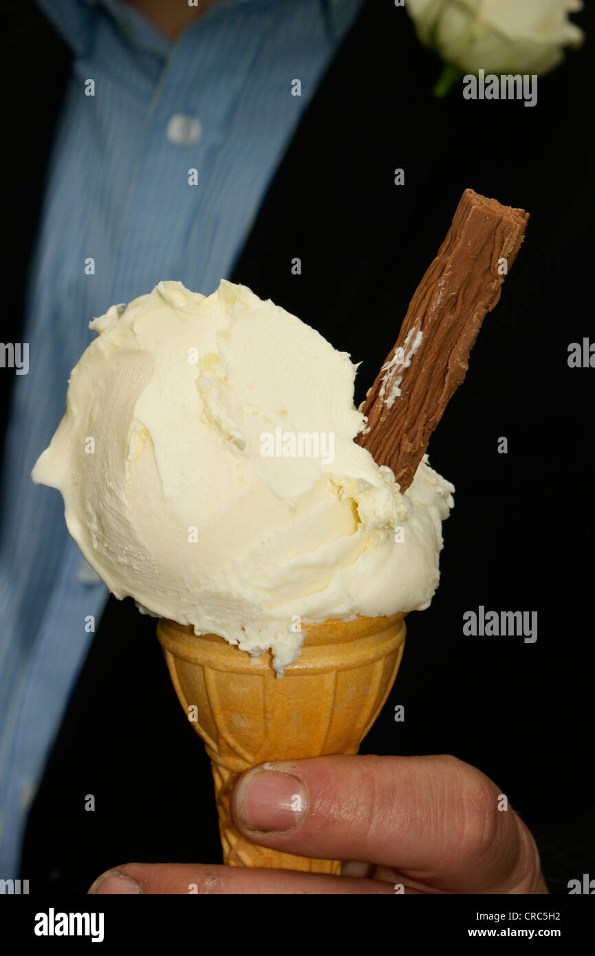 Cono gelato con scaglie di cioccolato Foto Stock