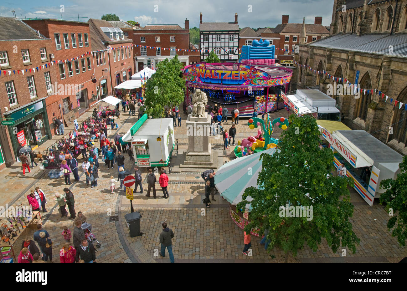 Fiera del divertimento in piazza del mercato Lichfield per Greenhill Bower celebrazioni giubilari Giugno 2012 Foto Stock