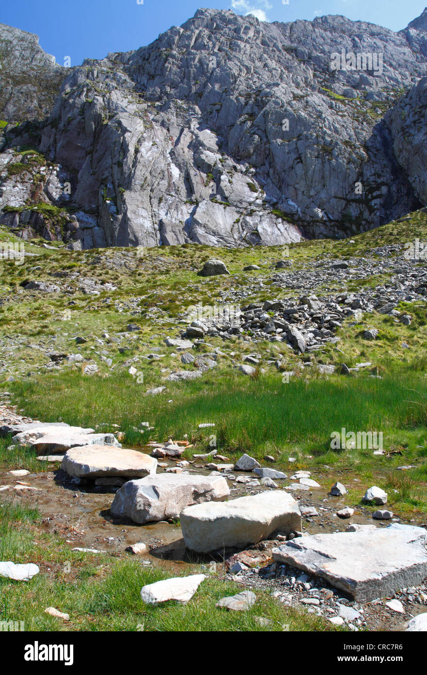 Il Idwal lastre un popolare locale di arrampicata, Ogwen Valley, Snowdonia National Park, il Galles, Europa Foto Stock