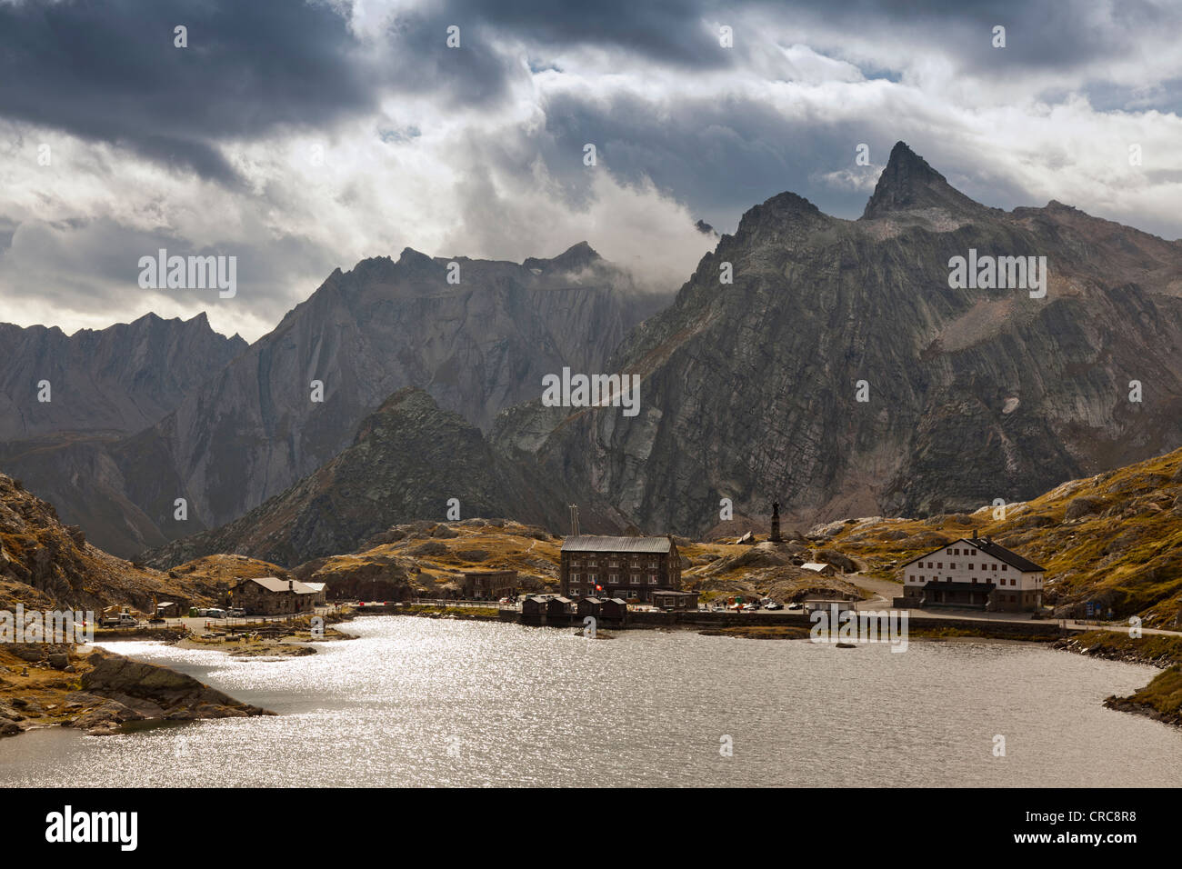 Vista aerea di immobili sul lago rurale Foto Stock