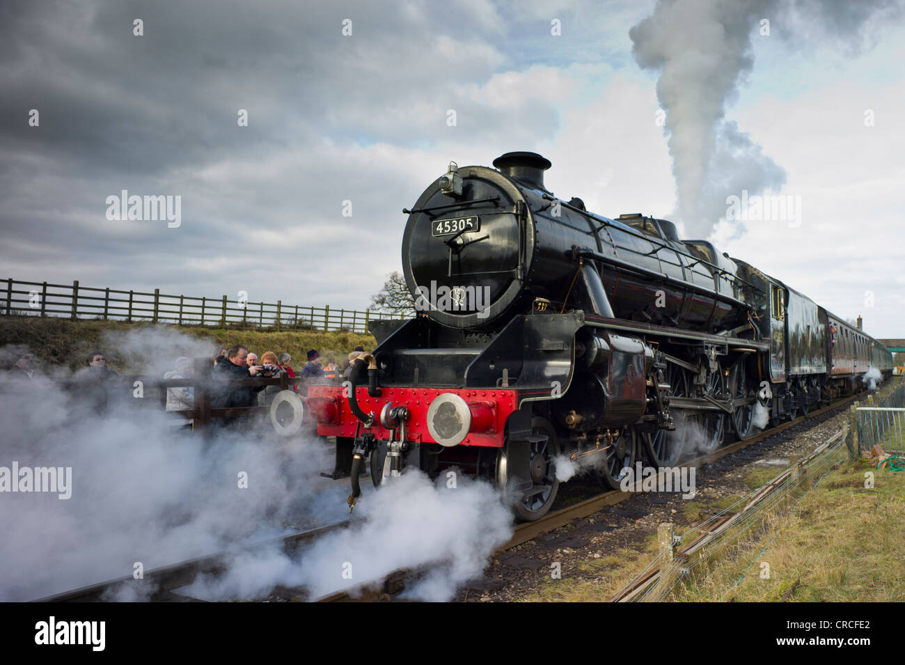 LMS Stanier Class 5 4-6-0 45305 a Quorn stazione sul Grande Stazione Centrale. Il motore è stato costruito da Armstrong-Whitworth Foto Stock
