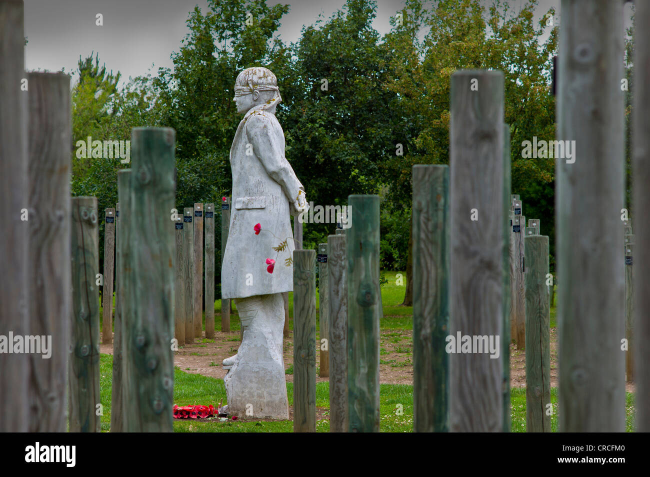 I posti del marcatore e la statua commemorativa per 307 persone shot all'alba nella prima guerra mondiale che sono stati successivamente reprieved Foto Stock
