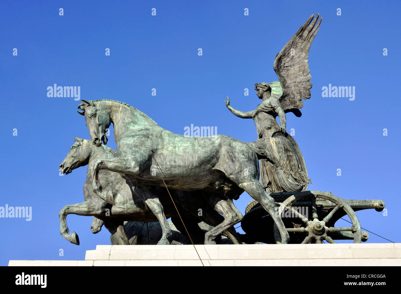 Scultura in bronzo della quadriga della unità di Carlo Fontana e il National Memorial al Re Vittorio Emanuele II, Vittoriano o Foto Stock