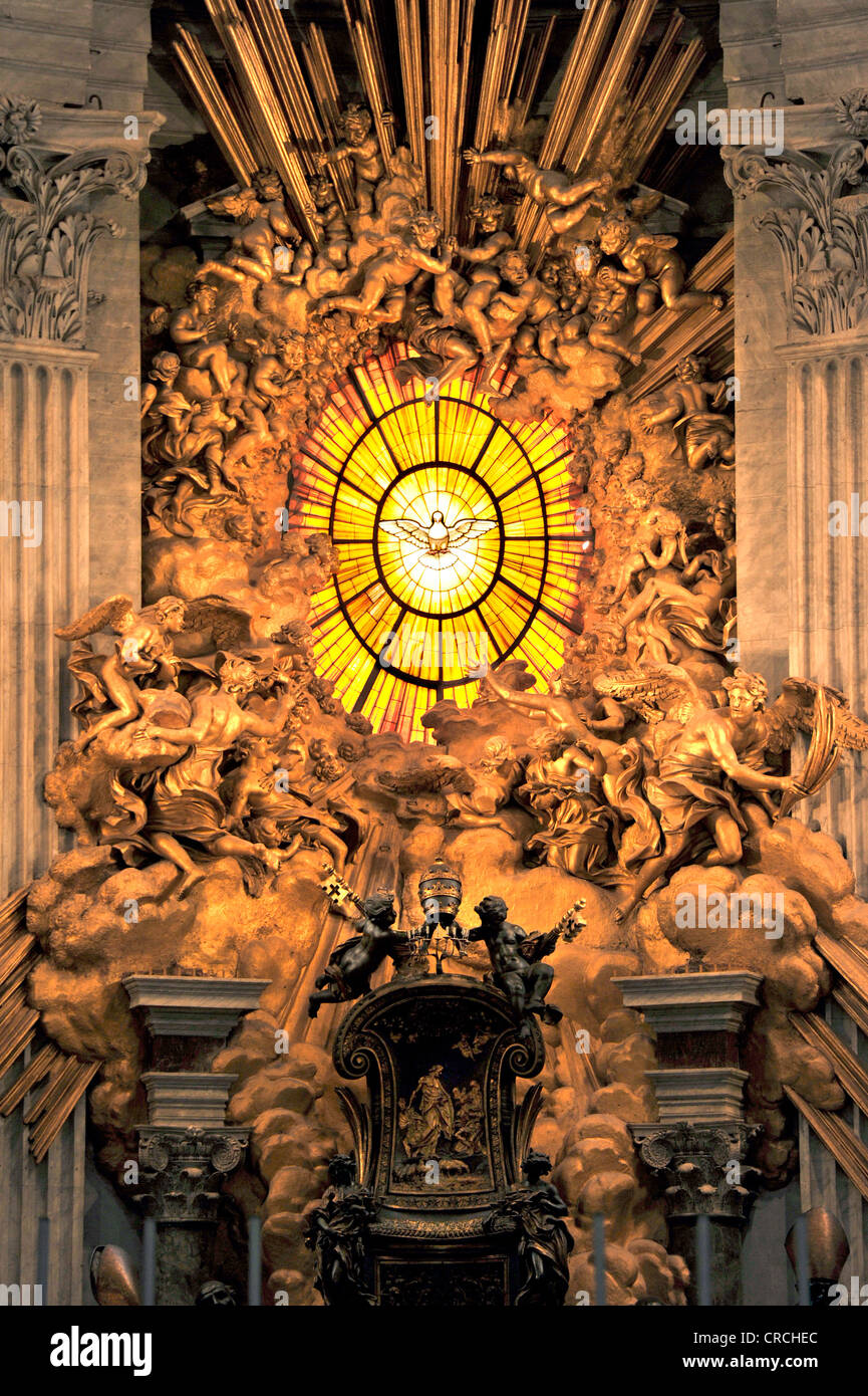 Gloria con una finestra di vetro di Boemia al di sopra della Cathedra Petri, Cattedra di San Pietro dal Bernini nell abside della Basilica di San Pietro Foto Stock