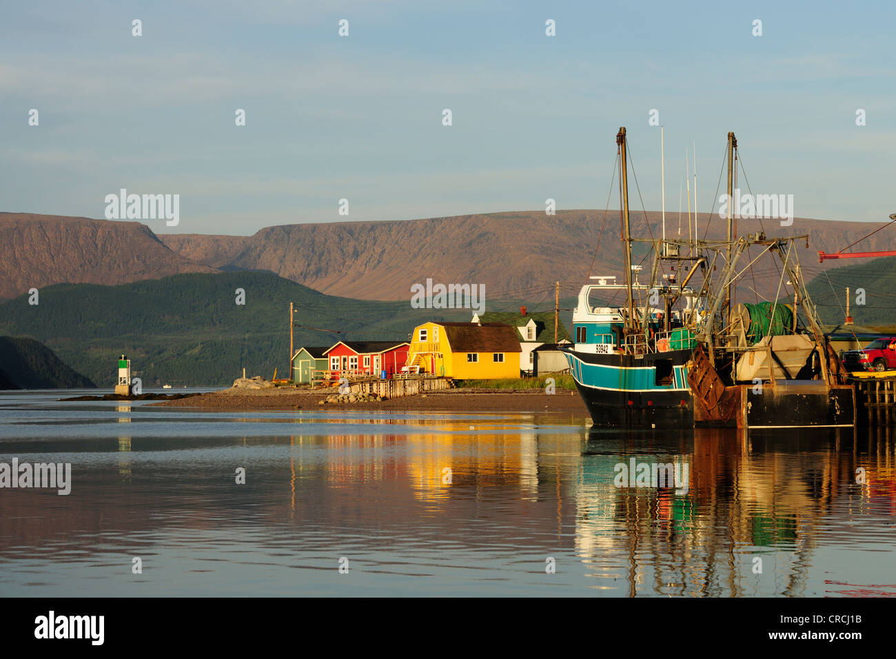 Di pescatori di cabine con barca da pesca, Norris punto, Terranova, Canada Foto Stock