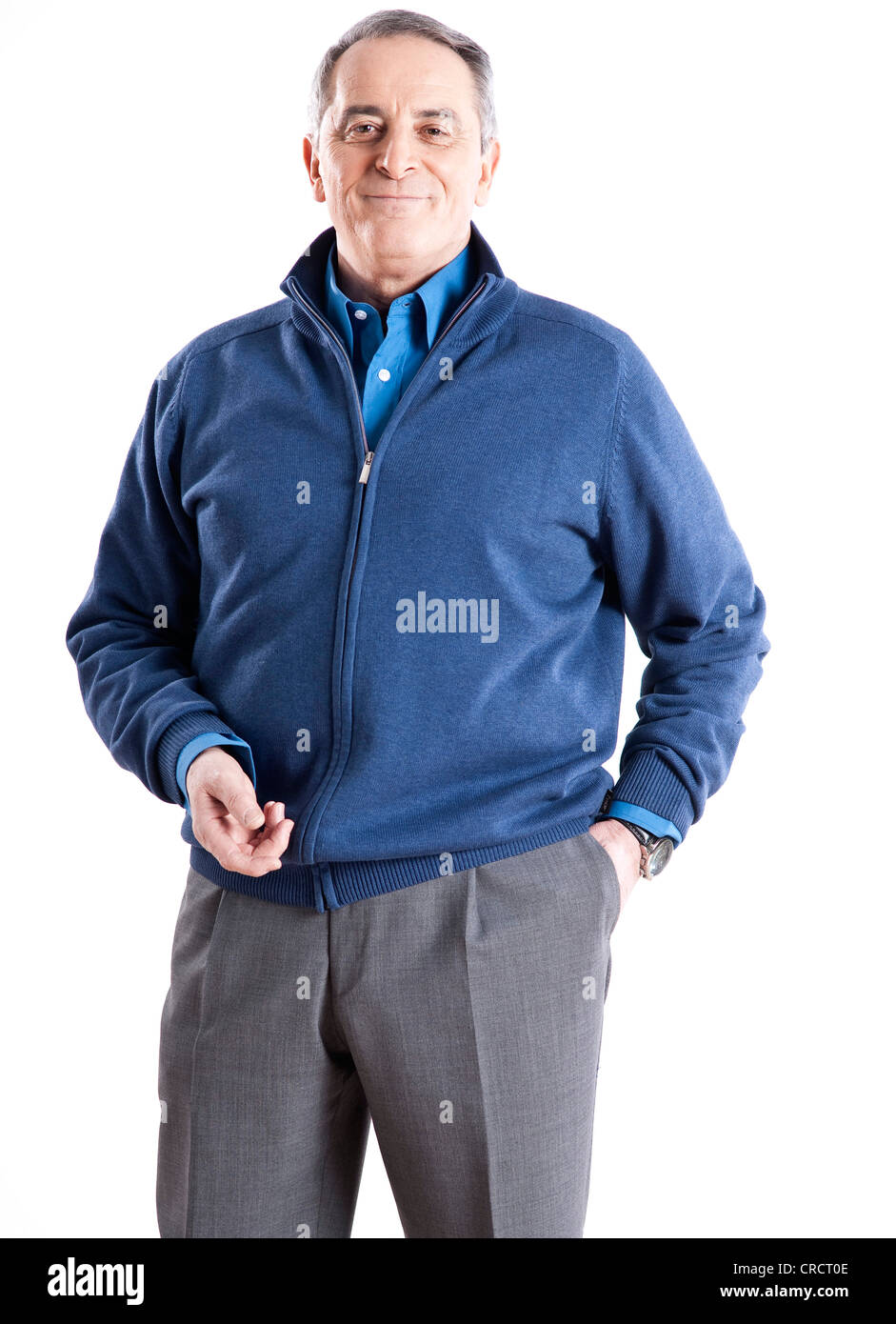 Fiducioso senior uomo indossa cardigan blu Foto Stock