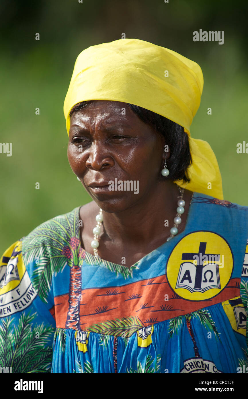 Donna, ritratto, donne cristiane di fratellanza, CWF, di Bamenda, Camerun, Africa Foto Stock