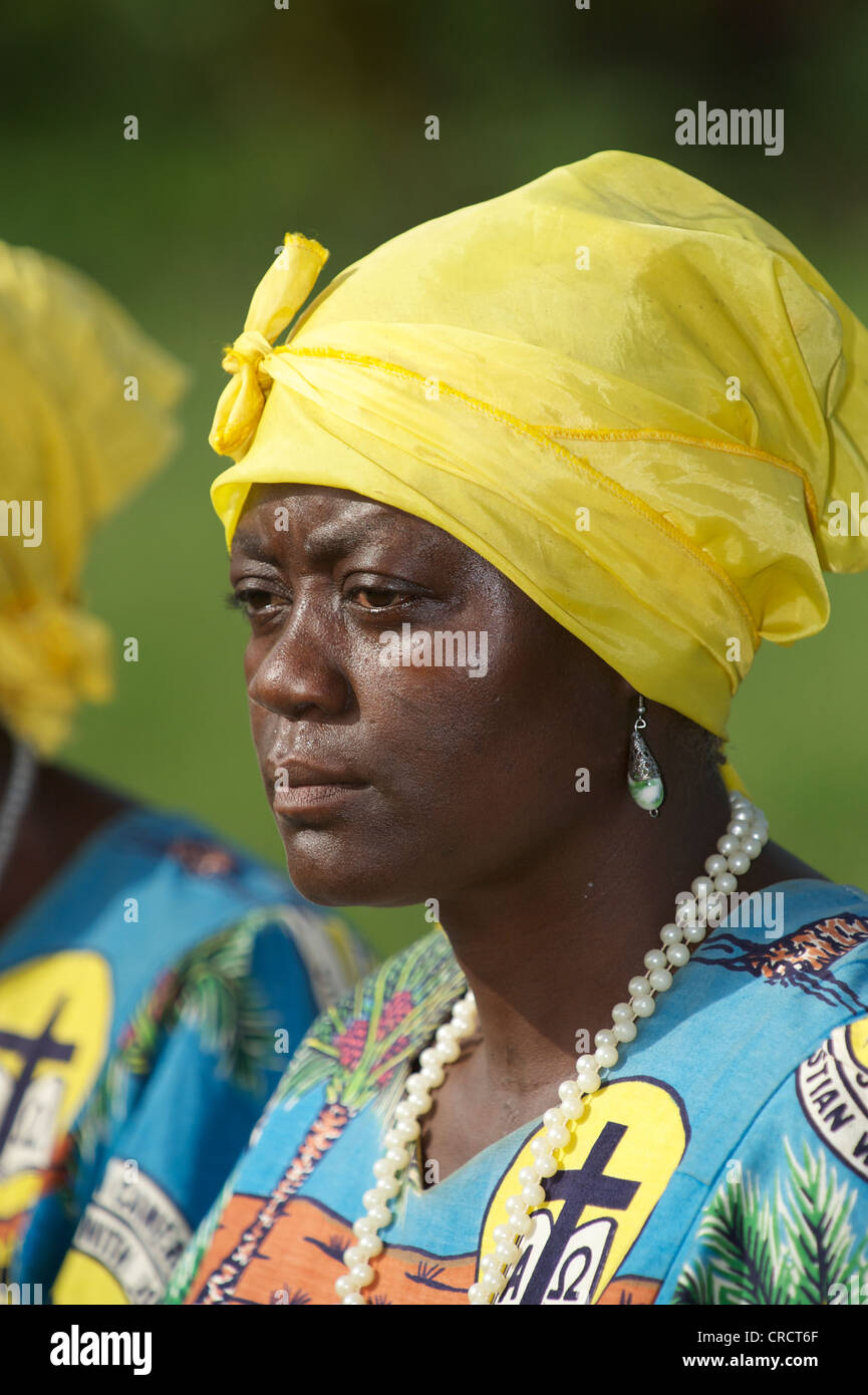 Donna, ritratto, donne cristiane di fratellanza, CWF, di Bamenda, Camerun, Africa Foto Stock