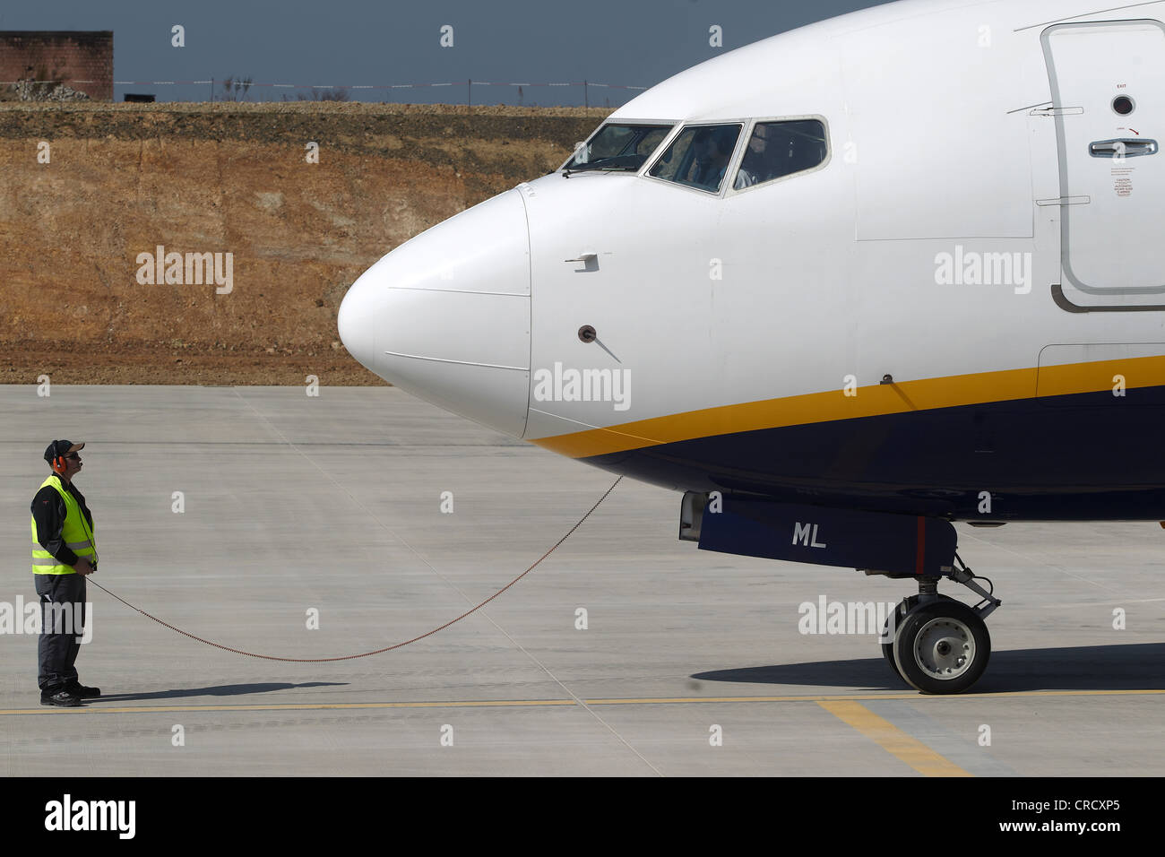 Ryanair Boeing 737-800 sull'asfalto Frankfurt Hahn Airport, Lautzenhausen, Renania-Palatinato, Germania, Europa Foto Stock