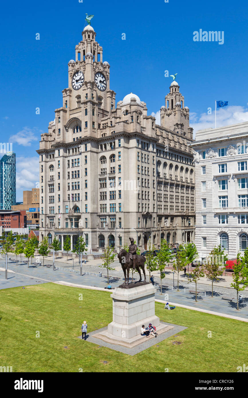 Il Liver Building lungomare di Liverpool Merseyside England Regno unito Gb eu europe Foto Stock