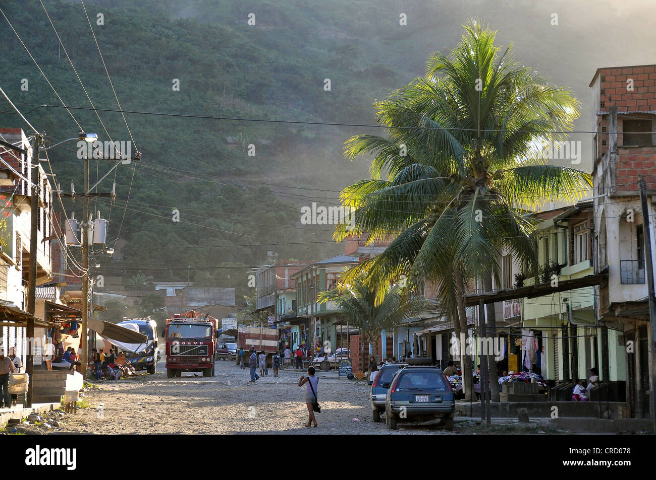 Sonnolento villaggio di popoli indigeni, Bolivia, SUD AMERICA Foto Stock