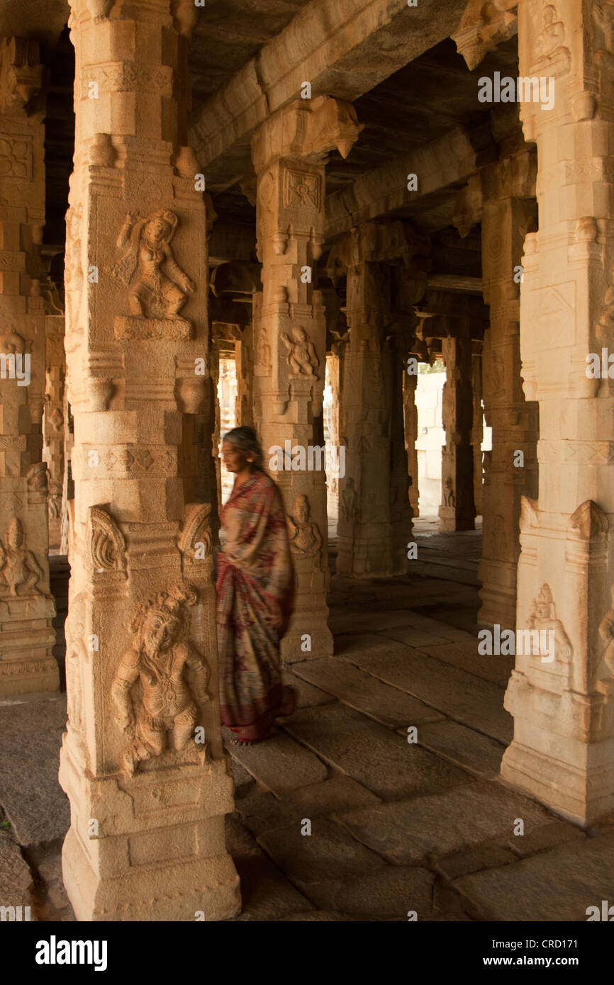 Pietra scolpita colonne Hampi heritage site, India, Kanatika, Asia Foto Stock