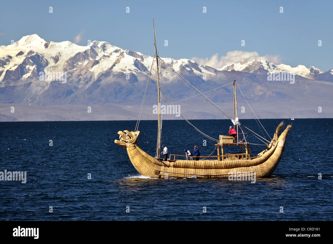 Tipica barca reed vicino a Isla del Sol, Sun Island, il lago Titicaca, la paz provincia, Bolivia, SUD AMERICA Foto Stock