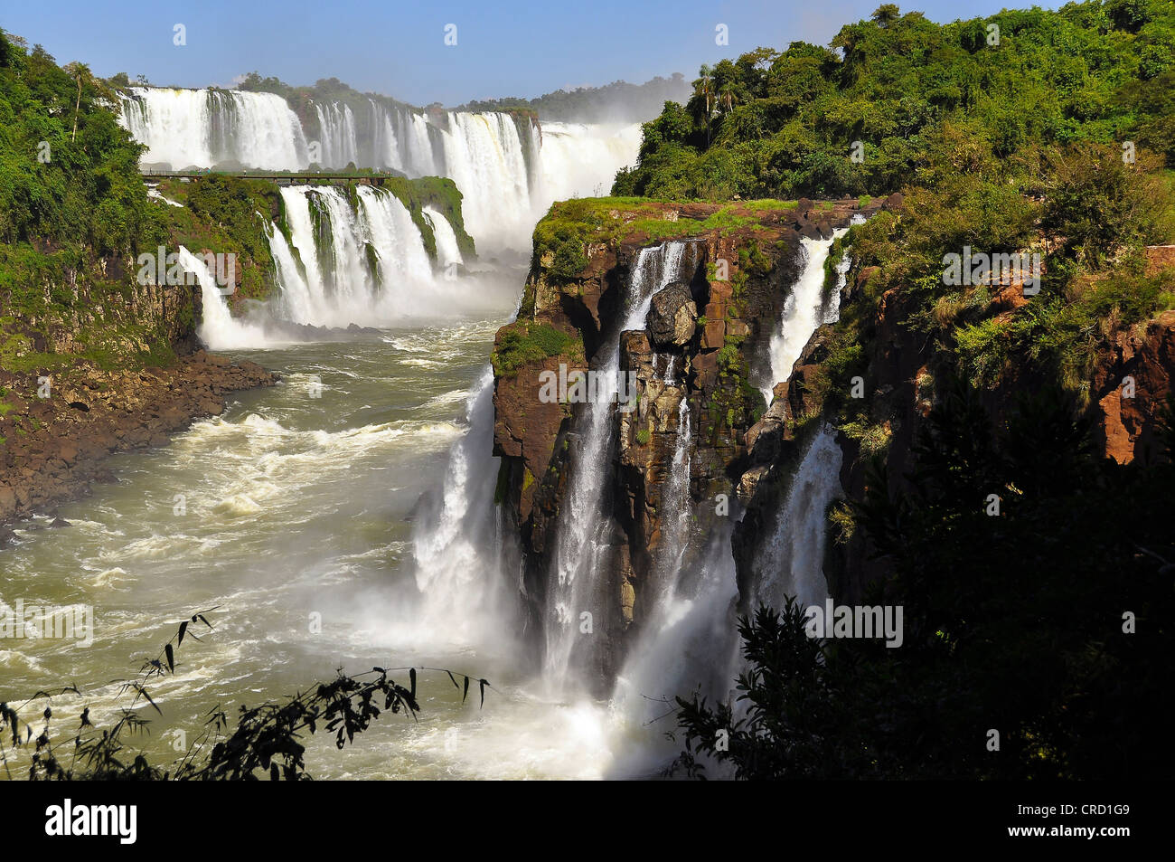 Vista la Garganta del Diablo, Gola del Diavolo, da isla San Martin, Iguazu falls, Puerto Iguazú, in Argentina, Sud America Foto Stock