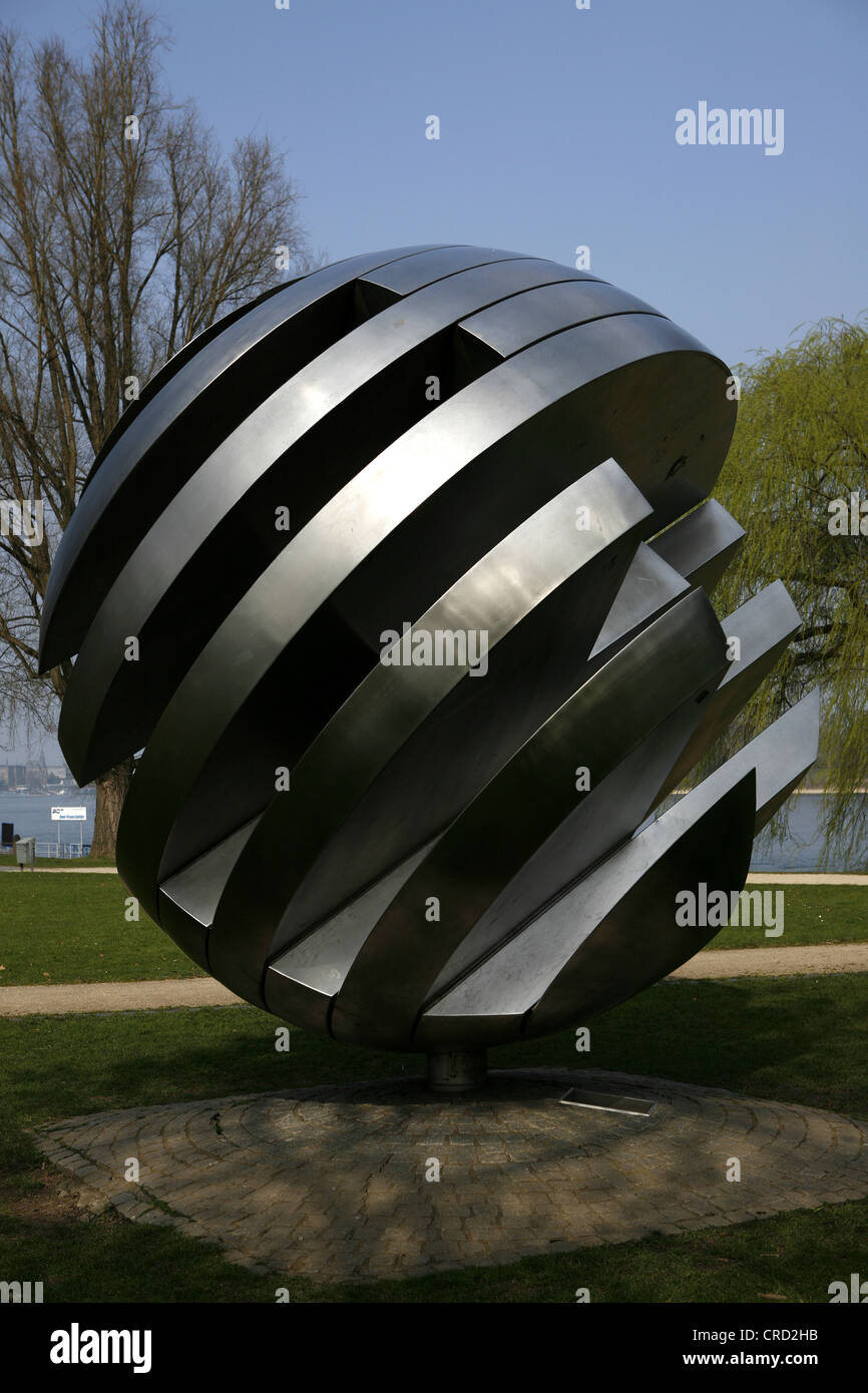 La scultura, integrazione di Hans dieter bohnet stilizzati del pianeta terra, rheinauen, Bonn, RENANIA DEL NORD-VESTFALIA, Germania, Europa Foto Stock