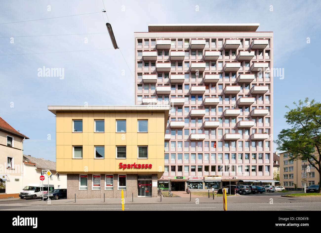 Zona residenziale di alto-aumento, post-guerra di architettura, Giessen, Hesse, Germania, Europa PublicGround Foto Stock