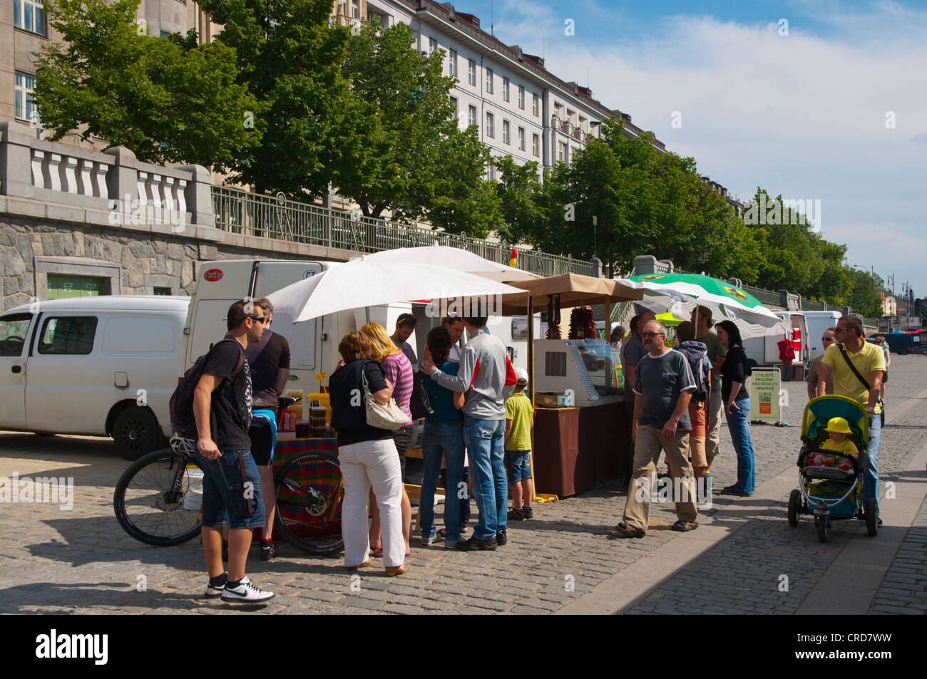 Na Naplavce farmers market, Naplavka embankment, Praga, Repubblica Ceca Foto Stock