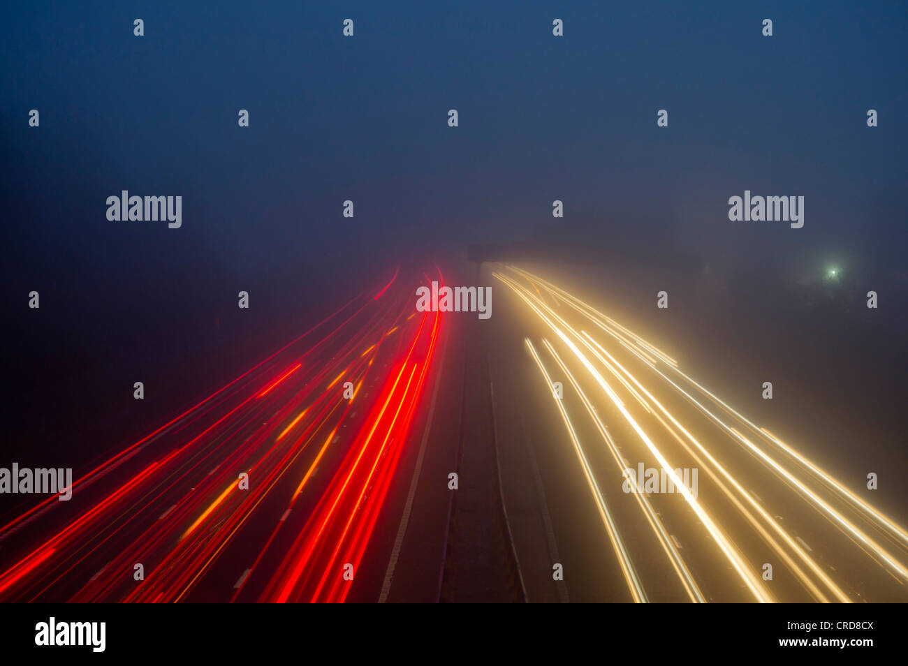 Autostrada nella nebbia, Inghilterra, Gran Bretagna, Europa Foto Stock