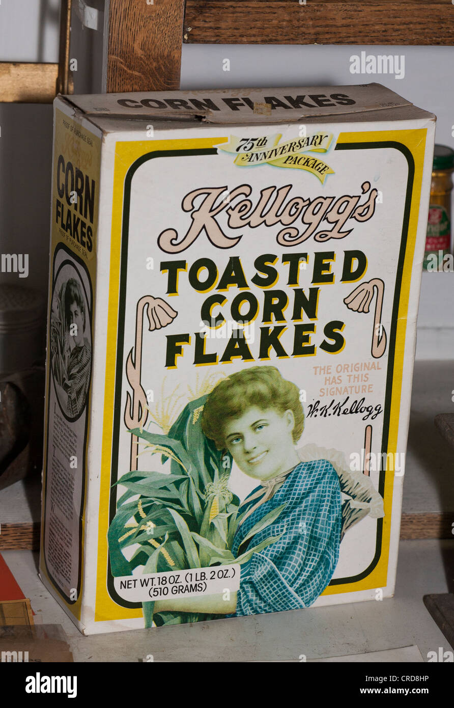 1981 box della Kellogg's fiocchi di mais. Una casella sbiadita da il settantacinquesimo anniversario del cereale. Foto Stock