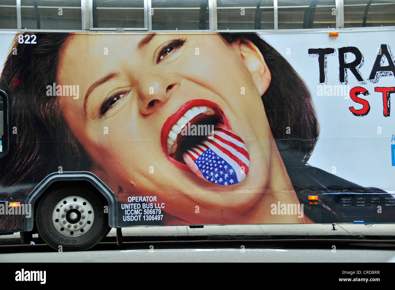 Pubblicità su un bus per la nuova serie di commedia di Tracey Ullman, USA, New York City, Manhattan Foto Stock