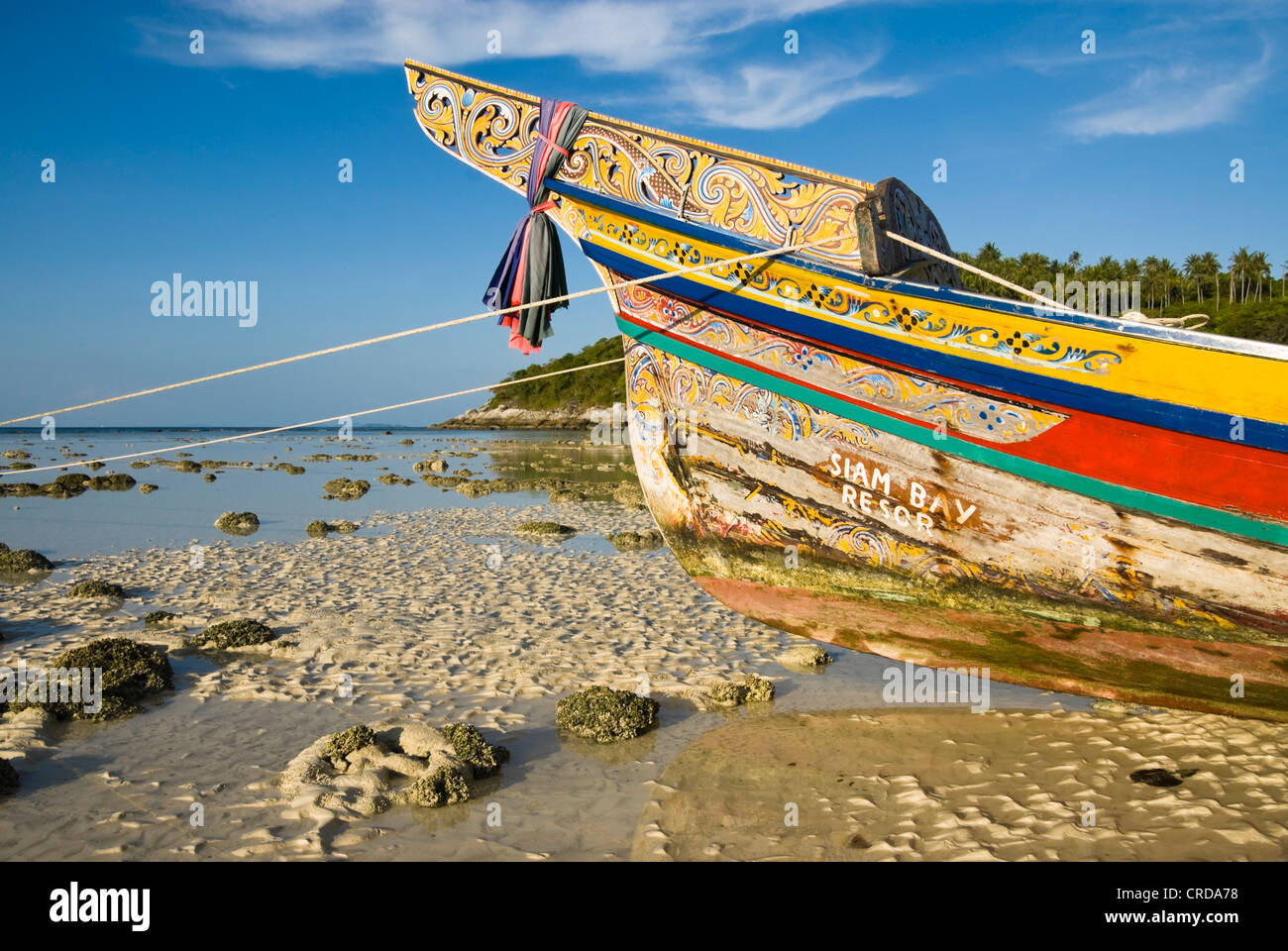 Longtail boat, Racha Yai Island, Phuket, Thailandia, Asia Foto Stock