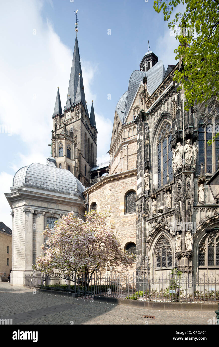 La Cattedrale di Aquisgrana, Cattedrale imperiale, Sito Patrimonio Mondiale dell'UNESCO, Aachen, Renania settentrionale-Vestfalia, Germania, Europa PublicGround Foto Stock