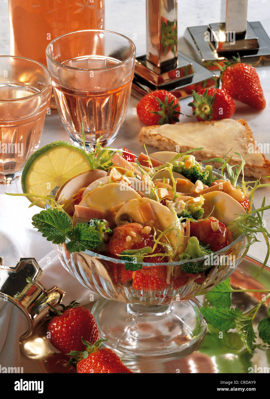 Cocktail di funghi con fragole, USA. Foto Stock