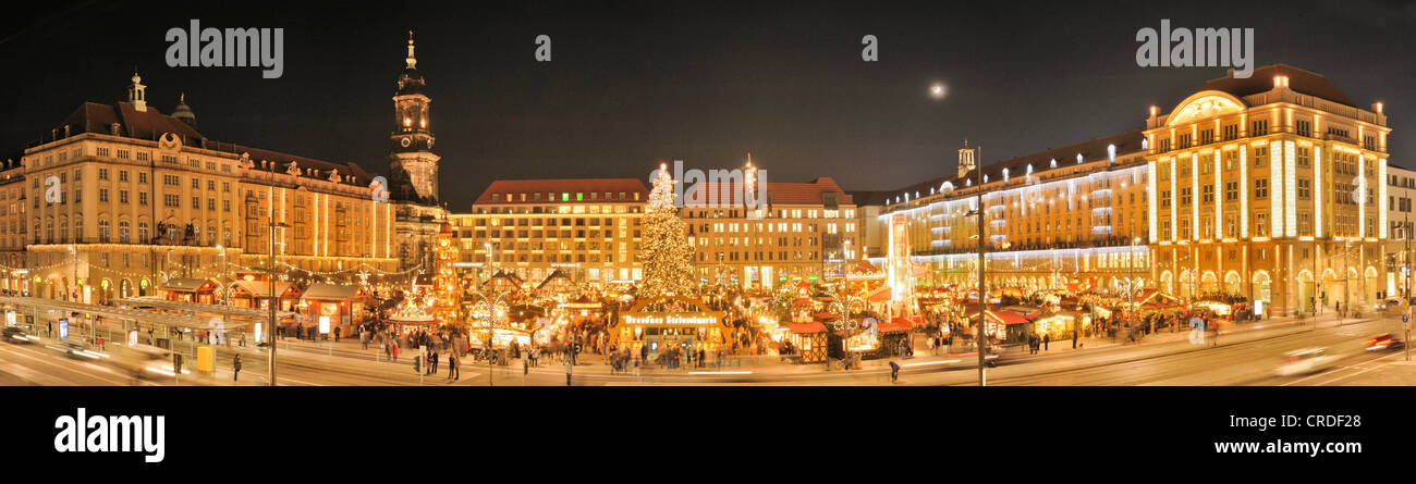 Striezelmarkt mercatino di Natale a Dresda in Sassonia, Germania, Europa Foto Stock
