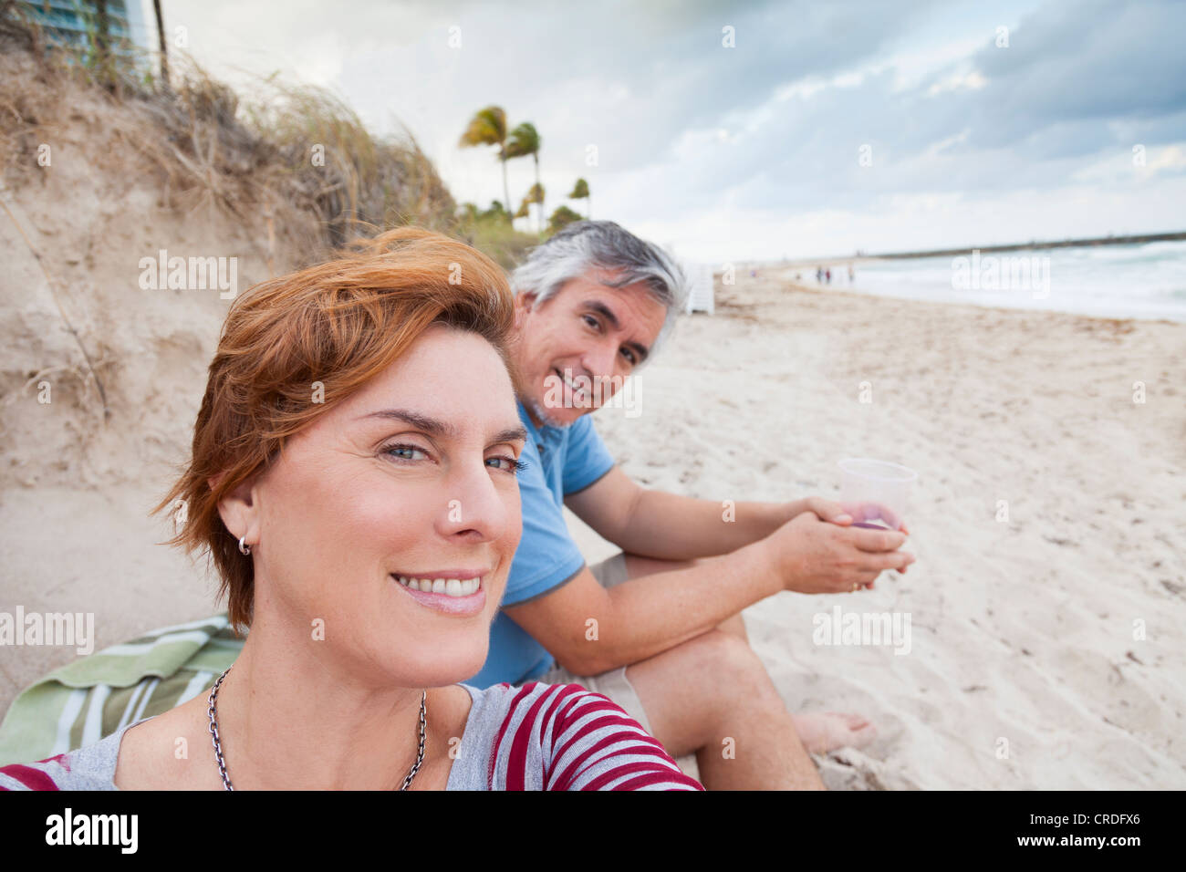 L uomo e la donna al Beach, Bal Harbour, Miami, Florida Foto Stock